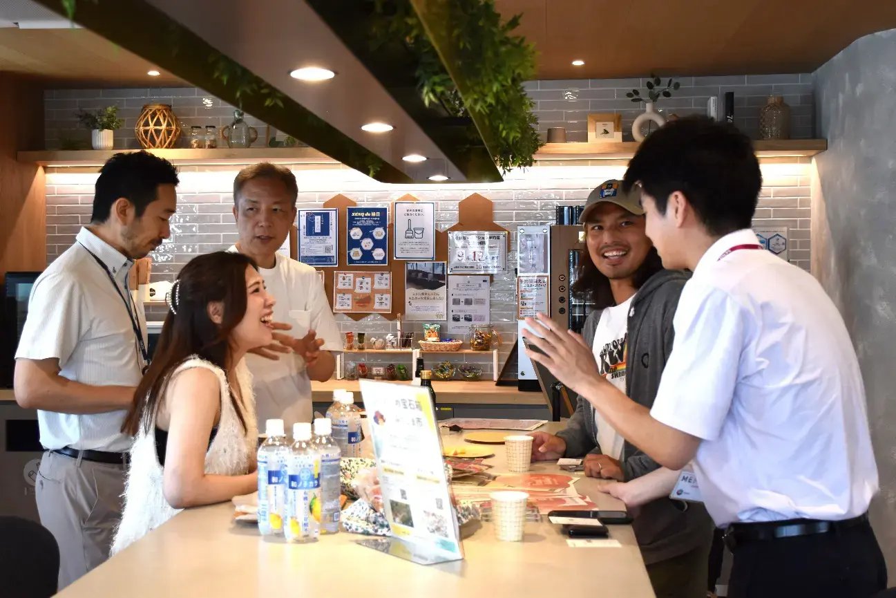 桃をきっかけにさまざまな交流・アイデアが生まれるFika