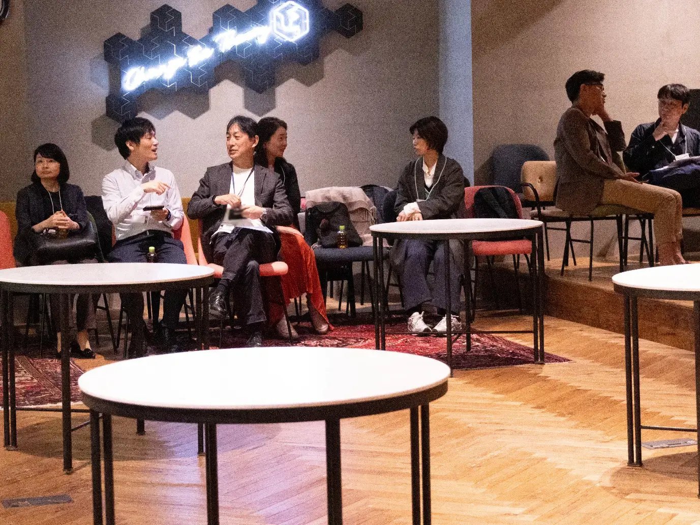 各々リラックスしながらイベントが始まるまでの交流を楽しんでいる様子