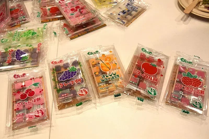 「さくらんぼ餅」や「グレープ餅」、「オレンジジュース餅」など